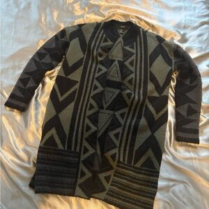 Geometric Patterned Black and Green  Sweater/Cardigan